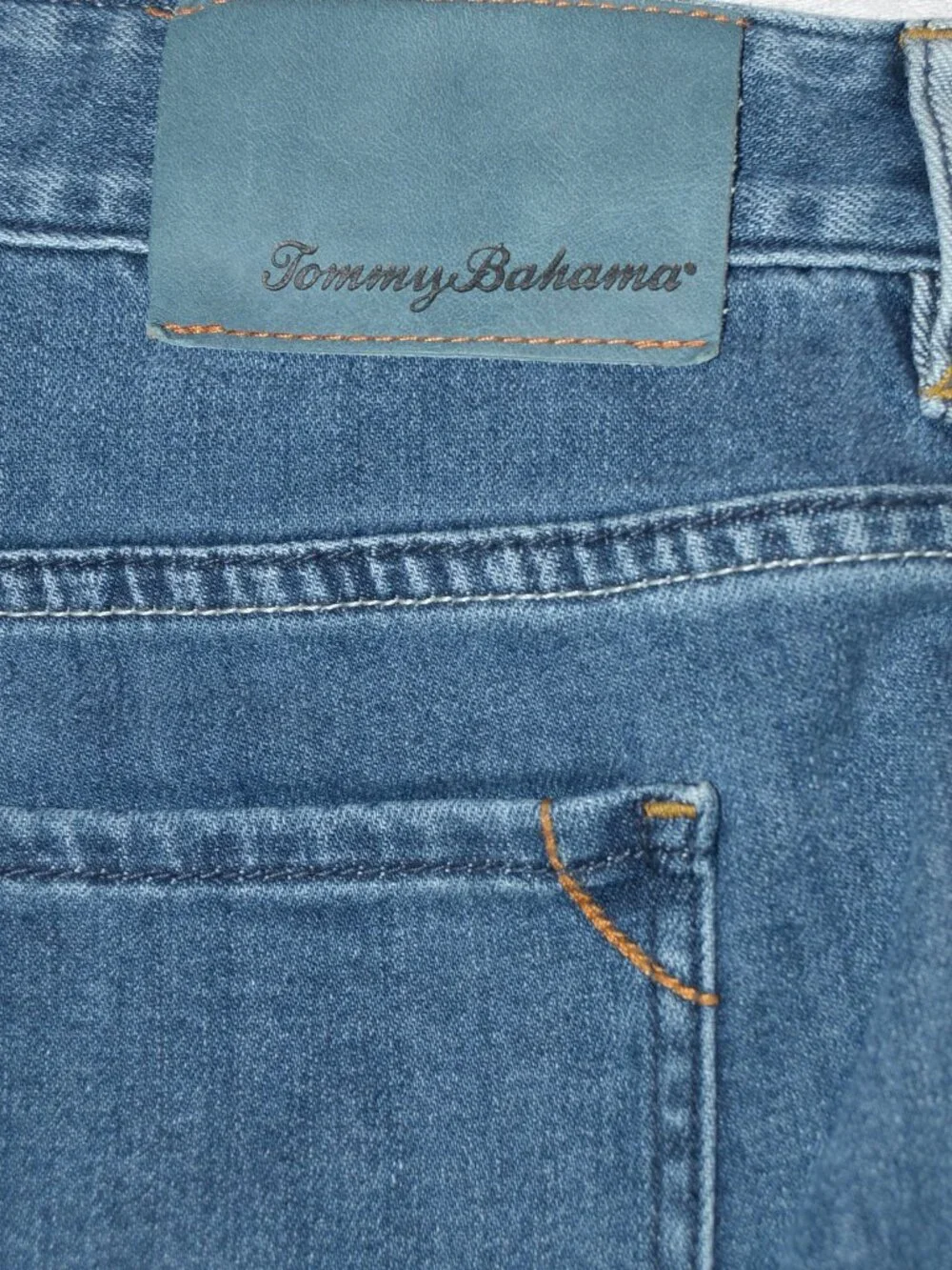 Tommy Bahama Authentic Fit Denim Stretch Jeans -- Medium Wash -- Tag 38x32 - Picture 1 of 6